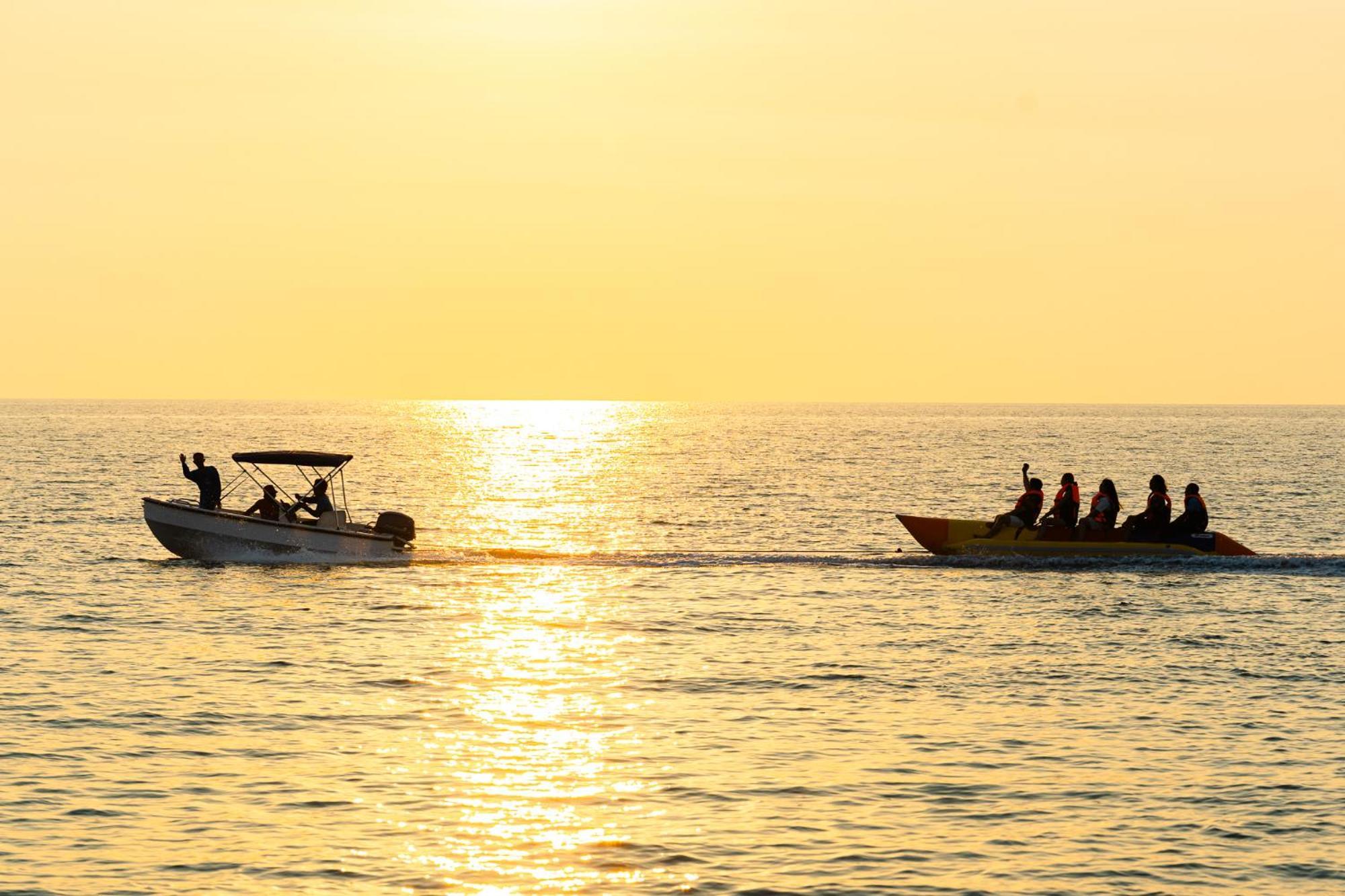 Q Beach Resort Cabangan Kültér fotó