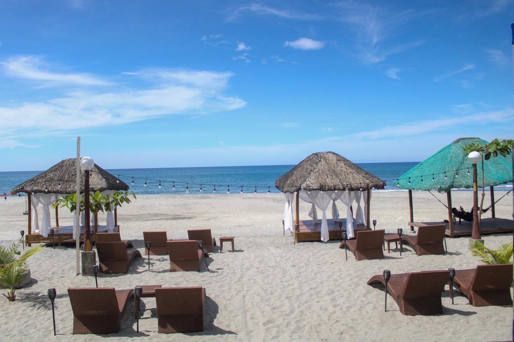 Q Beach Resort Cabangan Kültér fotó